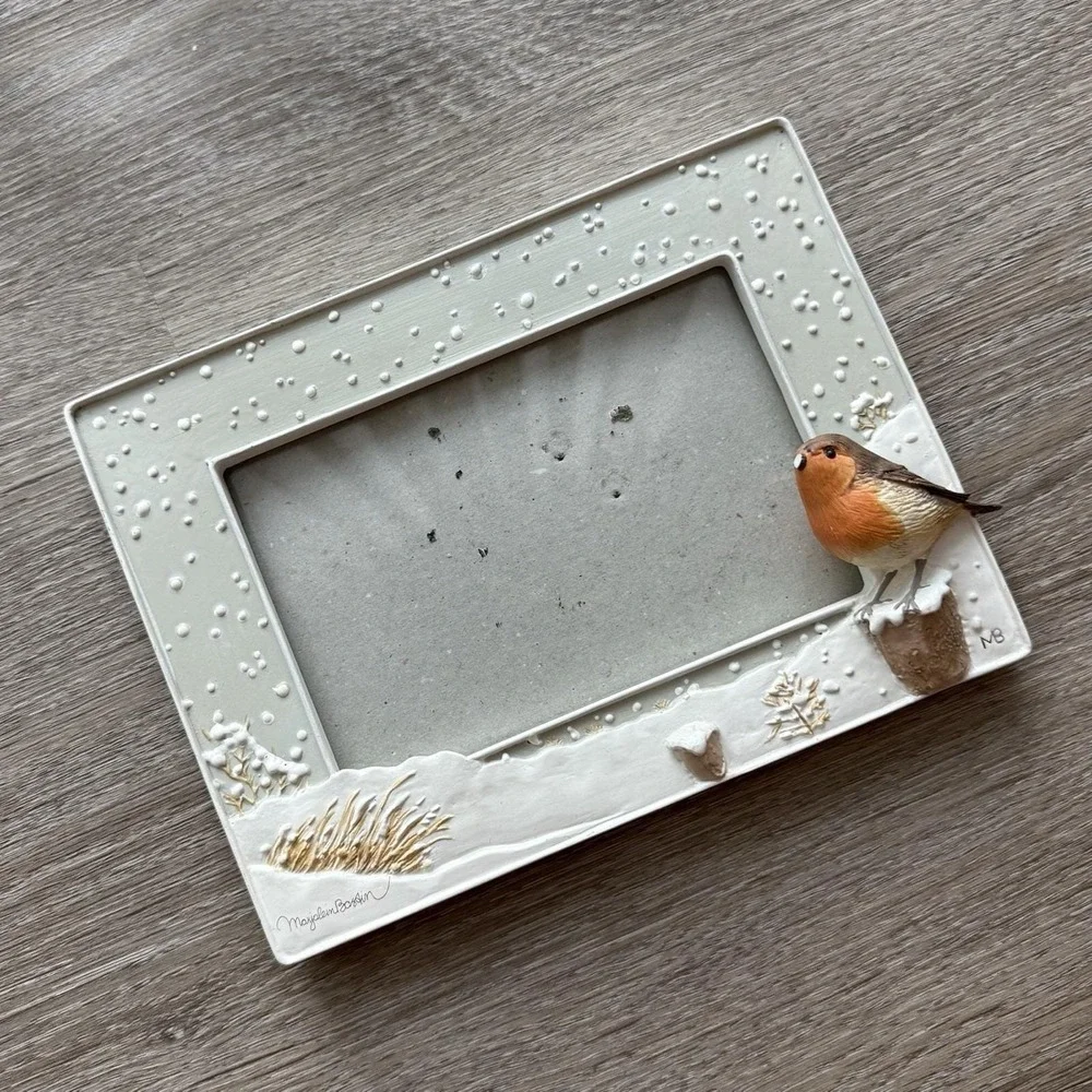 Hallmark Nature's Sketchbook Robin Bird Winter Photo Picture Frame 4x6 Resin Art